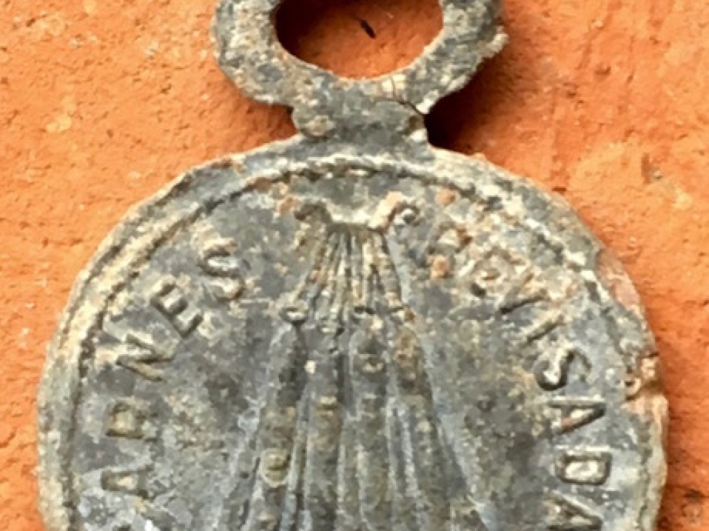 A beautiful medal sacres hearts of Jesus - front