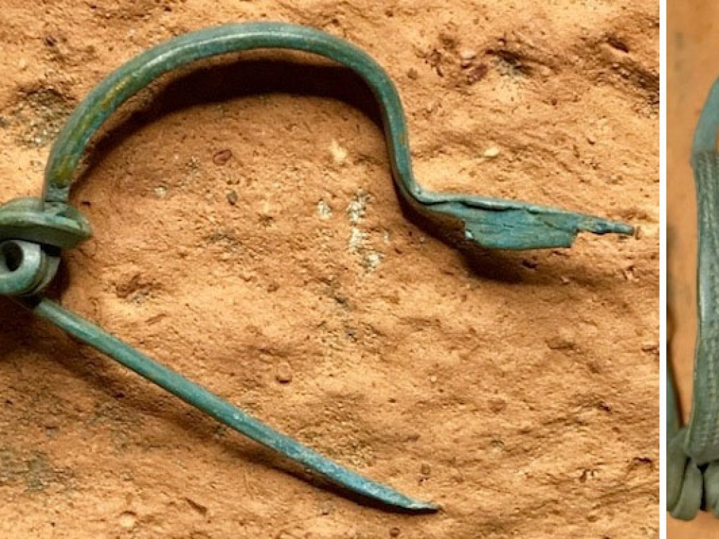 Roman brooch with needle and decoration