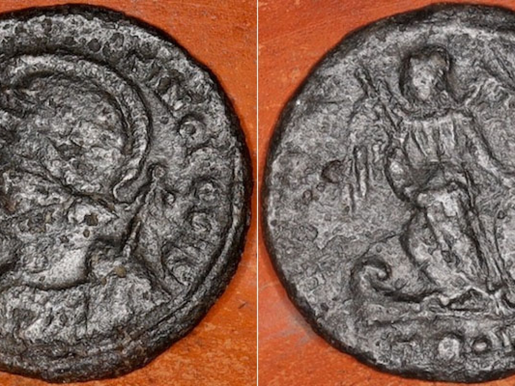 Follis / Nummus van de Constantini ter nagedachtenis van de nieuwe regeringsstad Constantinopolis