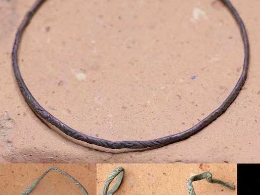 Roman bronze bracelet