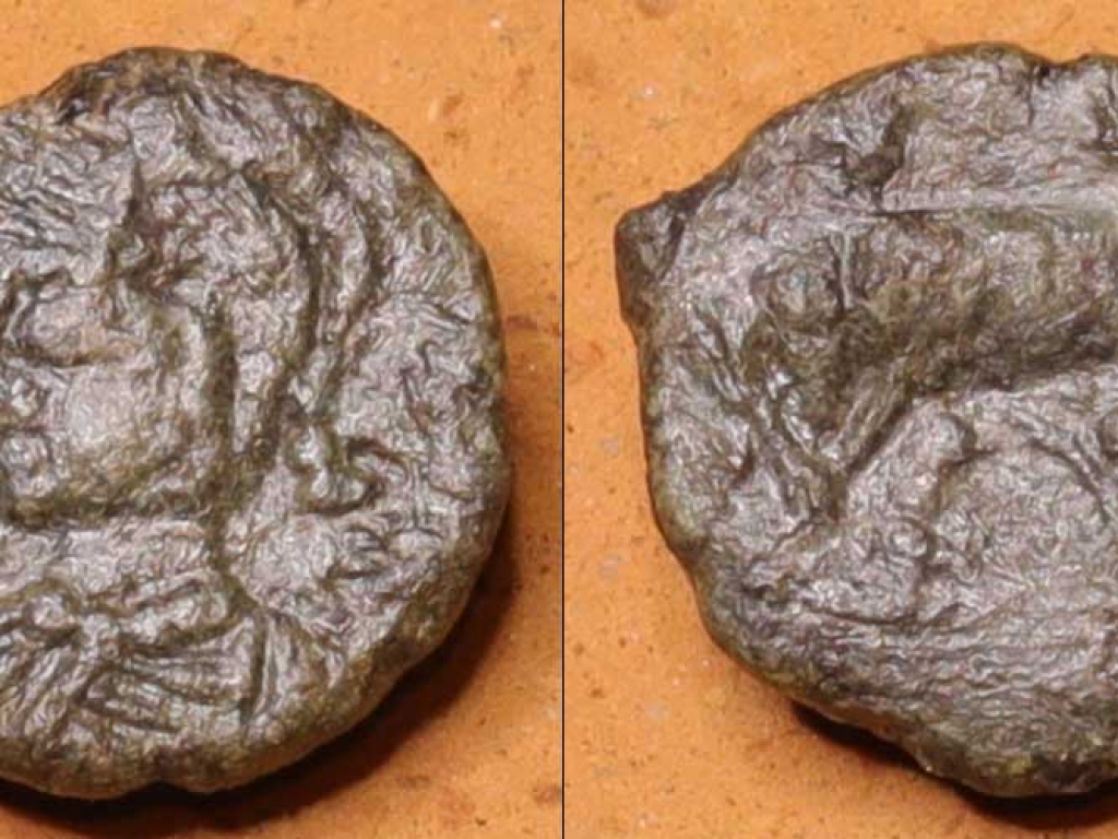 Roman imitation of a VRBS ROMA follis - Romulus & Remus. - Constantinus I