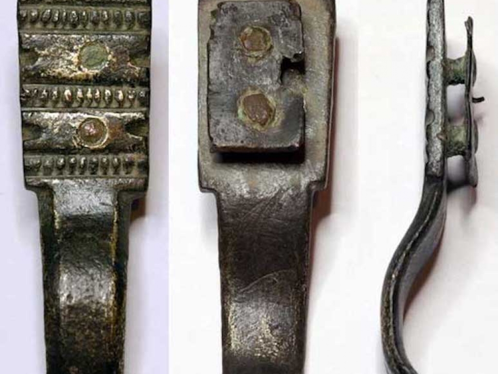 Roman buckle fitting