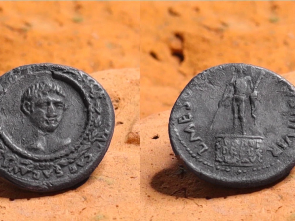 Extremely Rare Roman Denarius of Augustus - Facing Portret