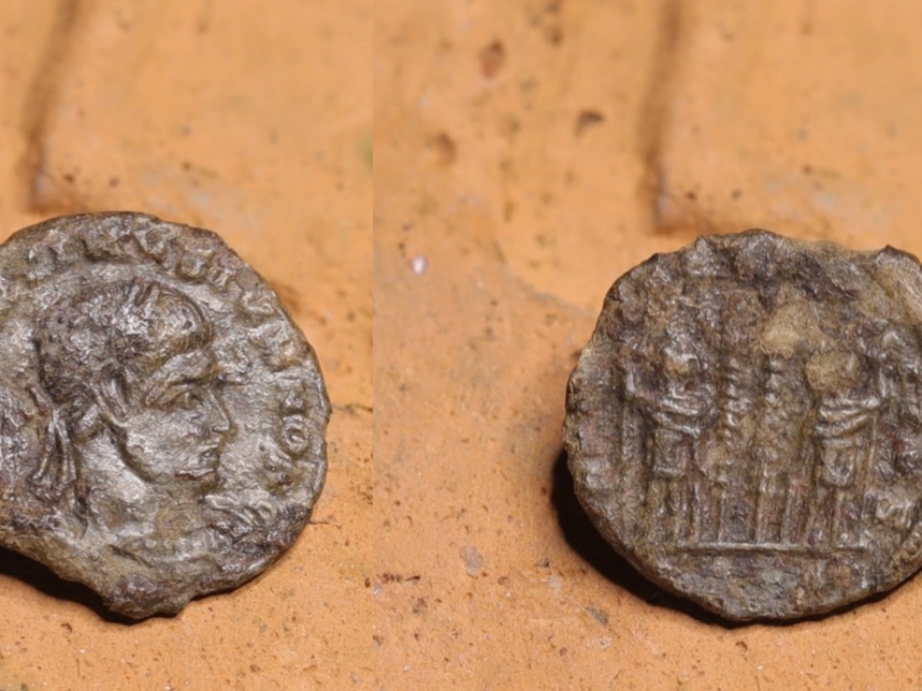 Roman follis Constantini II