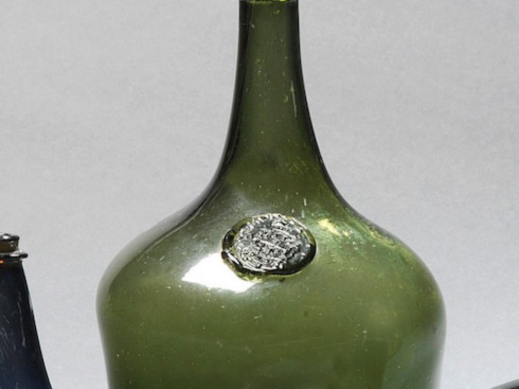 Wine-bottle seal of glass