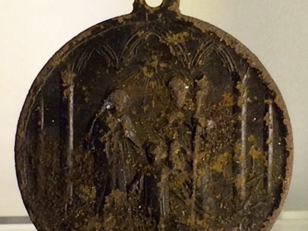 A beautiful medal sacres hearts of Jesus, Mary and Joseph - front
